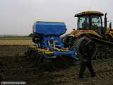 Hrůbkování pro kukuřici - Caterpillar Challenger s autopilotem Trimble CFX-750 RTK VRS (6)
